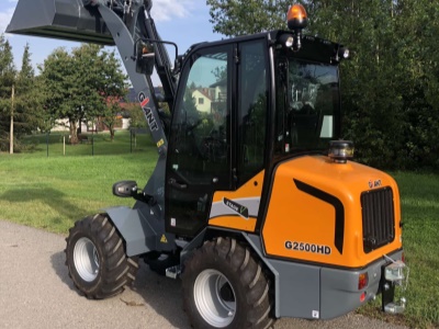 Kloubový nakladač GiANT G2500 HD